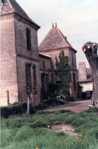 Chartreuse, au Mas d’Agenais « maison de maître », type Quercy Périgord, en brique (matérieau exceptionnel pour ce type de maison). Située au Mas d’Agenais, route de Casteljaloux (Photo 2. R Gaston)